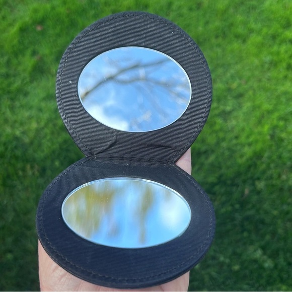 Vintage Hand Mirror with a Traditional Bulgarian Shevitsa Needlepoint design - Picture 2 of 5